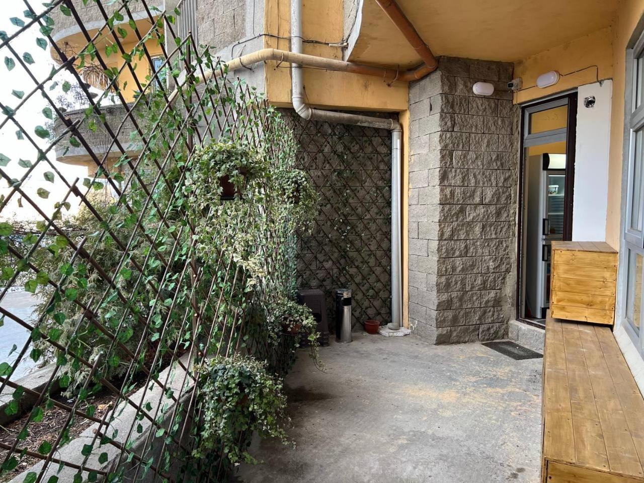 Apple Cozy Hotel Tbilisi Exteriör bild